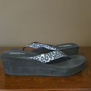 Personal Identity Platform Flip Flop Sandals with Leopard-Print Straps Size 8